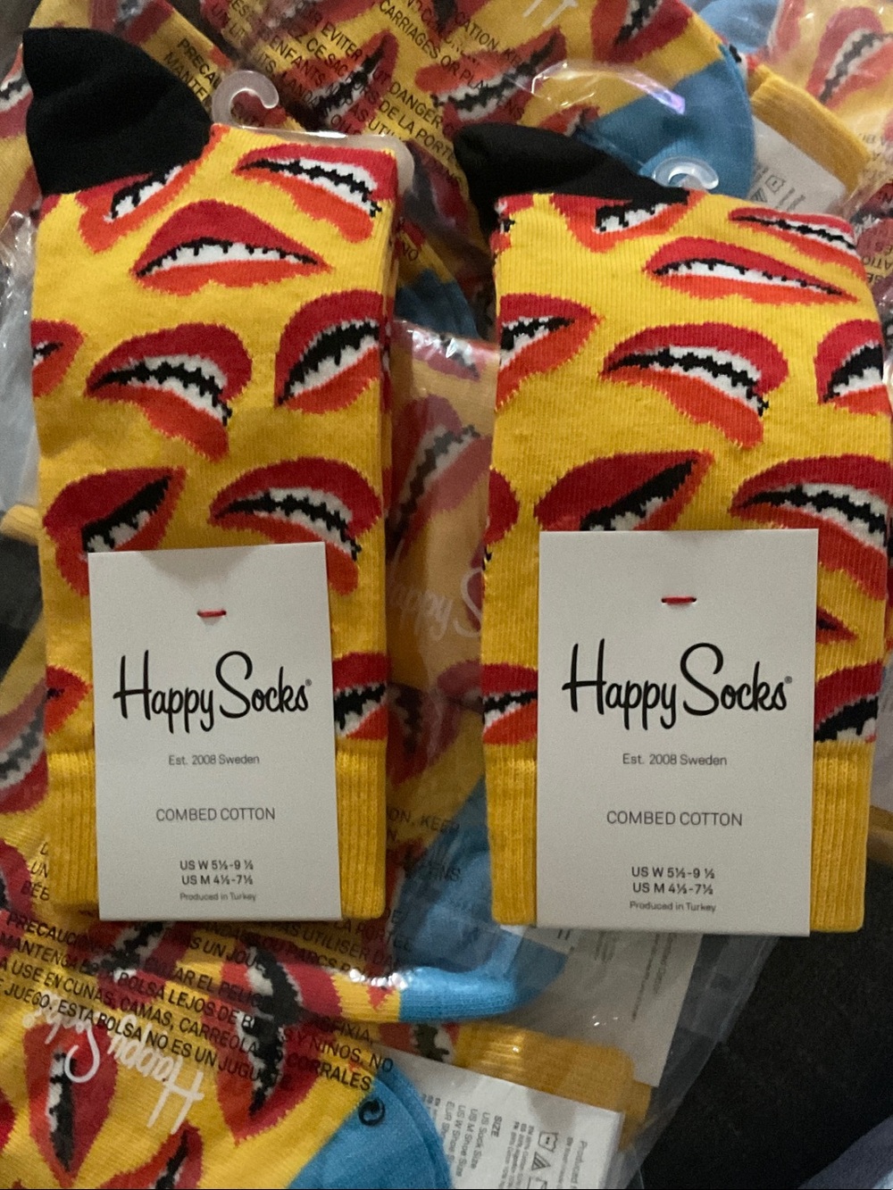 NWT UNISEX HAPPY SOCKS CREW SOCKS ~ Yellow - Red Lips